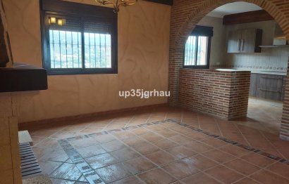 Resale - House - Detached Villa - Estepona - Estepona Centro