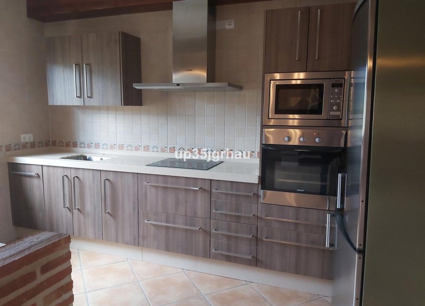 Resale - House - Detached Villa - Estepona - Estepona Centro