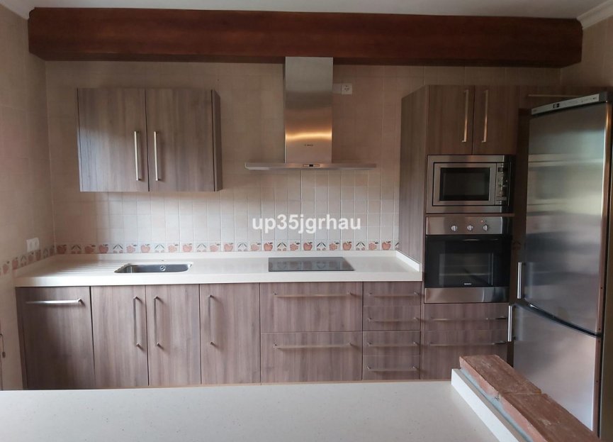 Resale - House - Detached Villa - Estepona - Estepona Centro