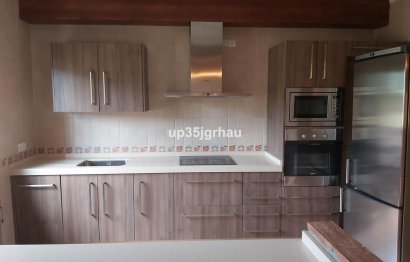 Resale - House - Detached Villa - Estepona - Estepona Centro