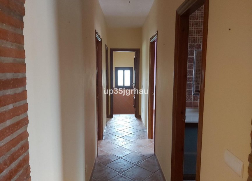 Resale - House - Detached Villa - Estepona - Estepona Centro