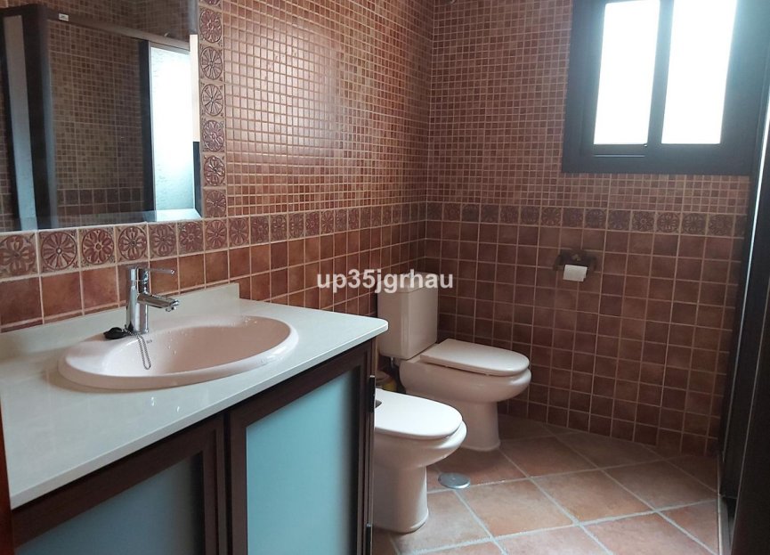 Resale - House - Detached Villa - Estepona - Estepona Centro