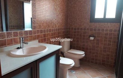 Resale - House - Detached Villa - Estepona - Estepona Centro