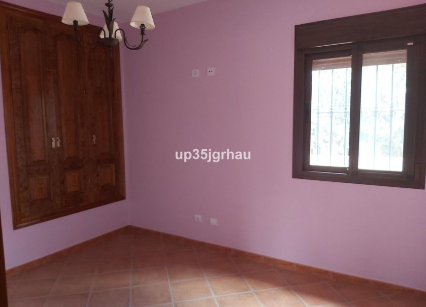 Resale - House - Detached Villa - Estepona - Estepona Centro