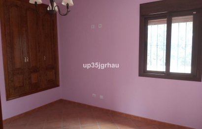 Resale - House - Detached Villa - Estepona - Estepona Centro