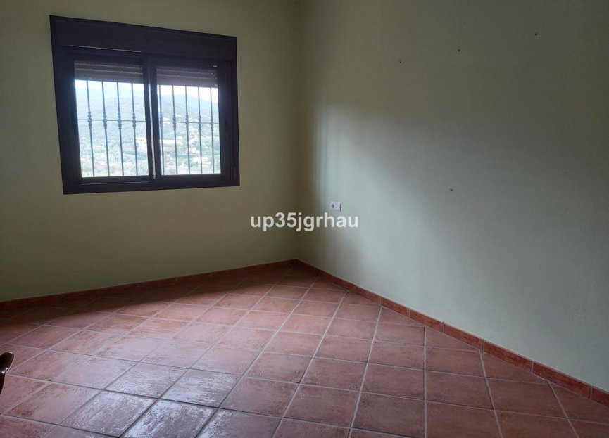 Resale - House - Detached Villa - Estepona - Estepona Centro