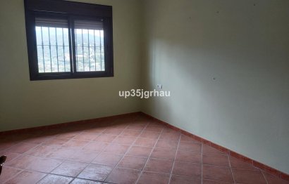 Resale - House - Detached Villa - Estepona - Estepona Centro