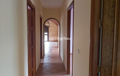 Resale - House - Detached Villa - Estepona - Estepona Centro