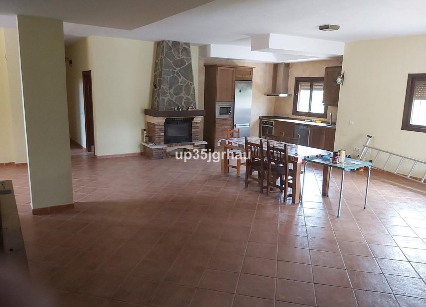 Resale - House - Detached Villa - Estepona - Estepona Centro