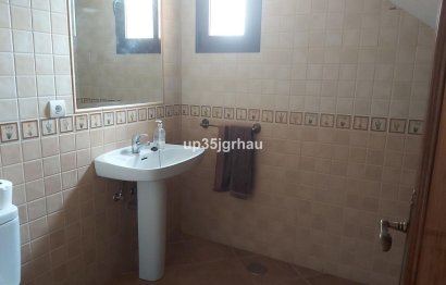 Resale - House - Detached Villa - Estepona - Estepona Centro