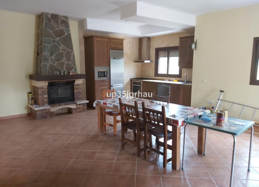 Resale - House - Detached Villa - Estepona - Estepona Centro