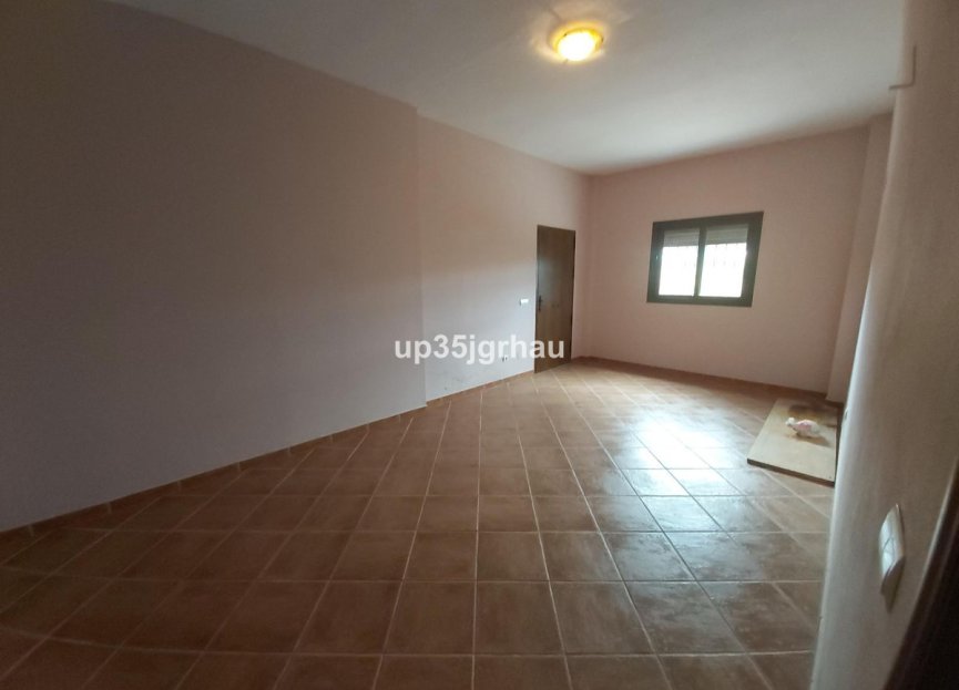 Resale - House - Detached Villa - Estepona - Estepona Centro