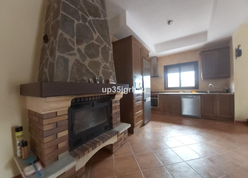 Resale - House - Detached Villa - Estepona - Estepona Centro