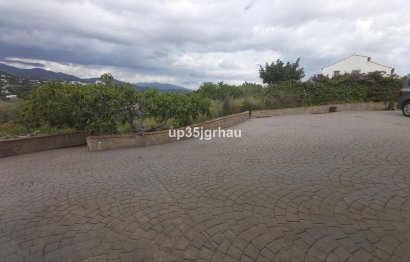 Resale - House - Detached Villa - Estepona - Estepona Centro