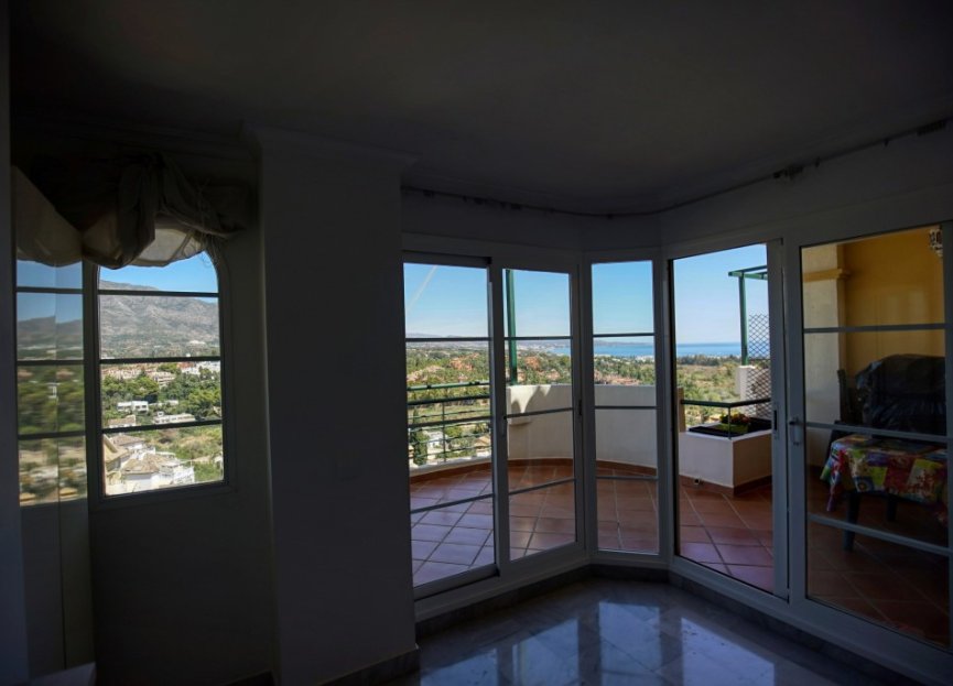 Resale - Apartment - Middle Floor Apartment - Marbella - Nueva Andalucia