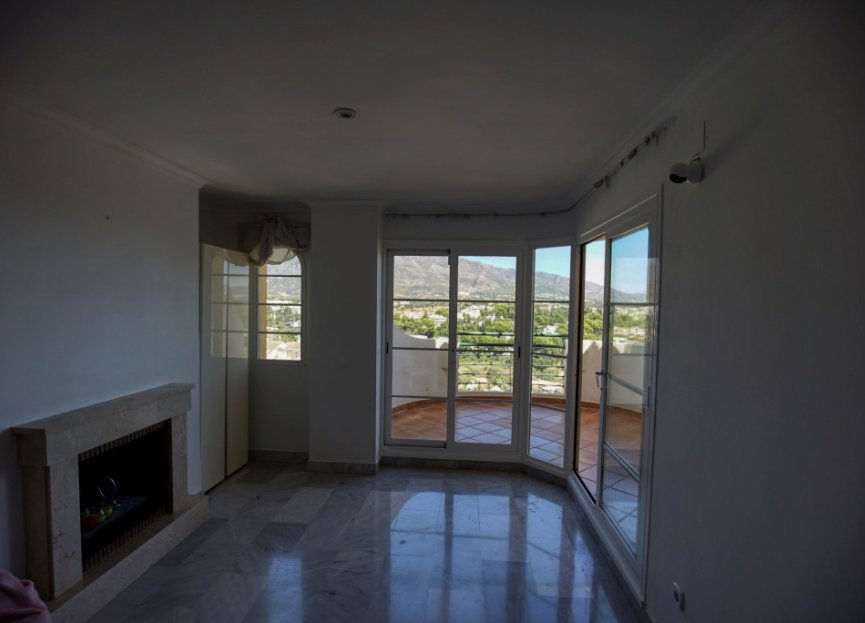 Resale - Apartment - Middle Floor Apartment - Marbella - Nueva Andalucia