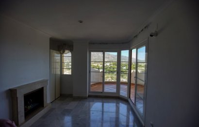 Resale - Apartment - Middle Floor Apartment - Marbella - Nueva Andalucia
