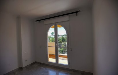 Resale - Apartment - Middle Floor Apartment - Marbella - Nueva Andalucia