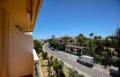 Resale - Apartment - Middle Floor Apartment - Marbella - Nueva Andalucia