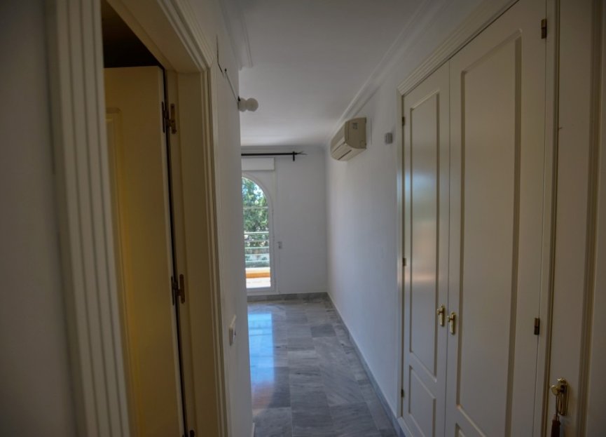 Resale - Apartment - Middle Floor Apartment - Marbella - Nueva Andalucia