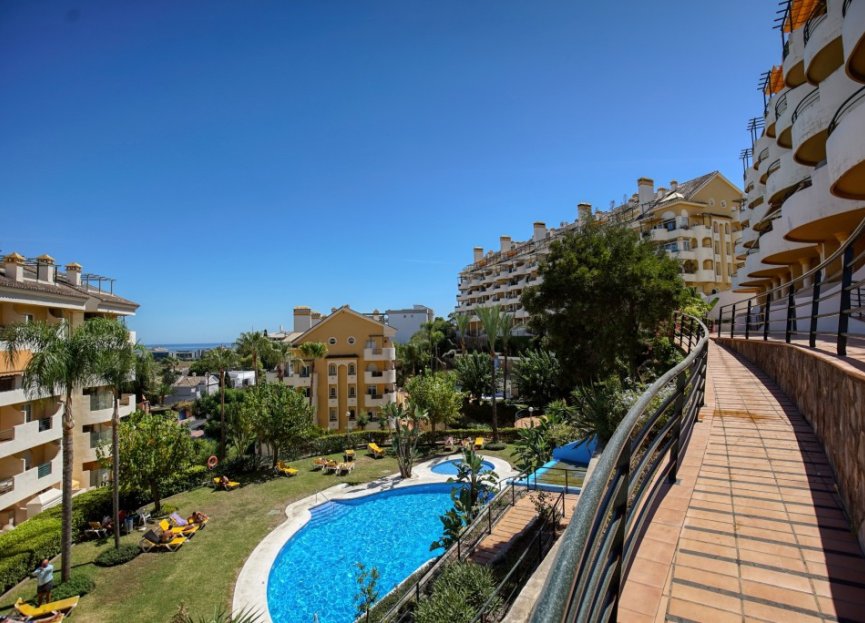Resale - Apartment - Middle Floor Apartment - Marbella - Nueva Andalucia