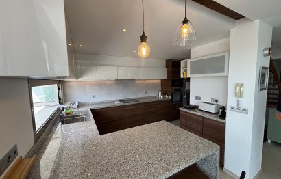 Resale - House - Detached Villa - Fuengirola - Fuengirola Centro