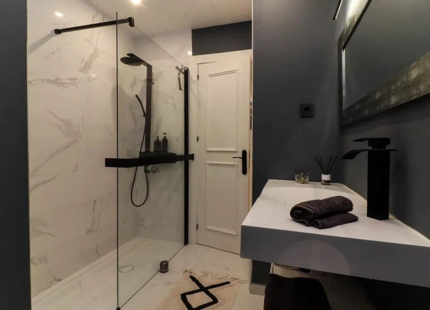 Resale - Apartment - Middle Floor Apartment - Marbella - Nueva Andalucia