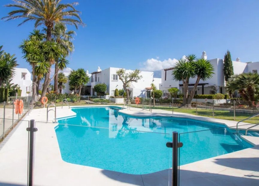 Resale - Apartment - Middle Floor Apartment - Marbella - Nueva Andalucia