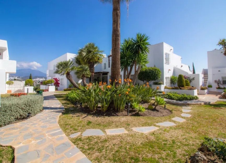 Resale - Apartment - Middle Floor Apartment - Marbella - Nueva Andalucia