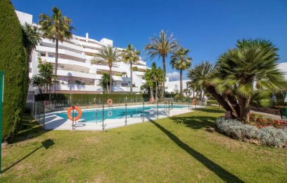 Resale - Apartment - Middle Floor Apartment - Marbella - Nueva Andalucia