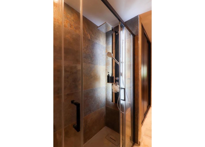 Resale - Apartment - Middle Floor Apartment - Marbella - Nueva Andalucia