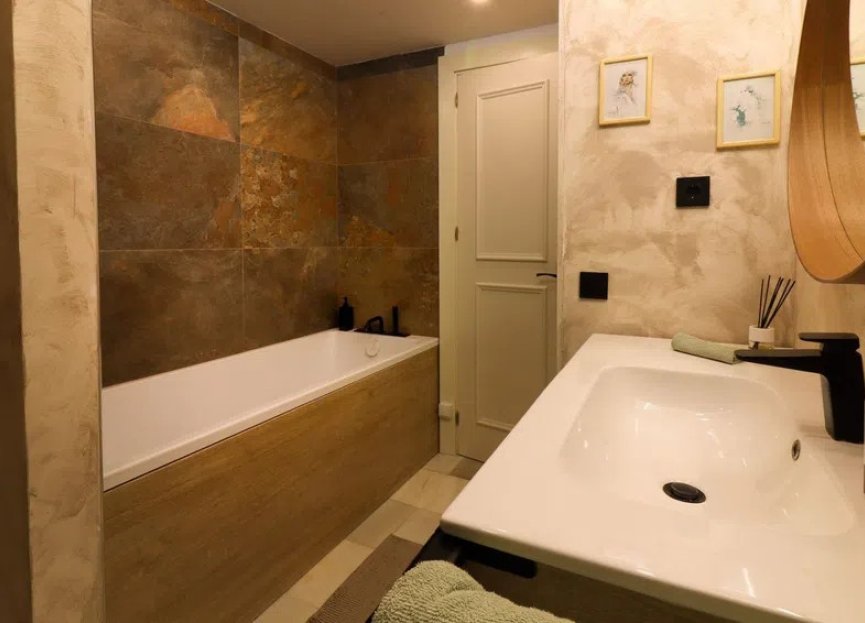 Resale - Apartment - Middle Floor Apartment - Marbella - Nueva Andalucia