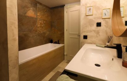 Resale - Apartment - Middle Floor Apartment - Marbella - Nueva Andalucia