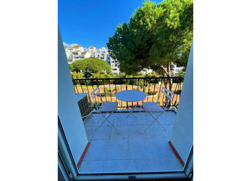 Resale - Apartment - Middle Floor Apartment - Marbella - Puerto Banús