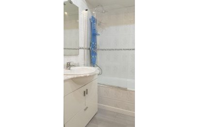 Resale - Apartment - Middle Floor Apartment - Marbella - Puerto Banús