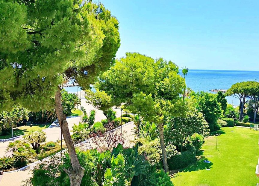 Resale - Apartment - Middle Floor Apartment - Marbella - Puerto Banús