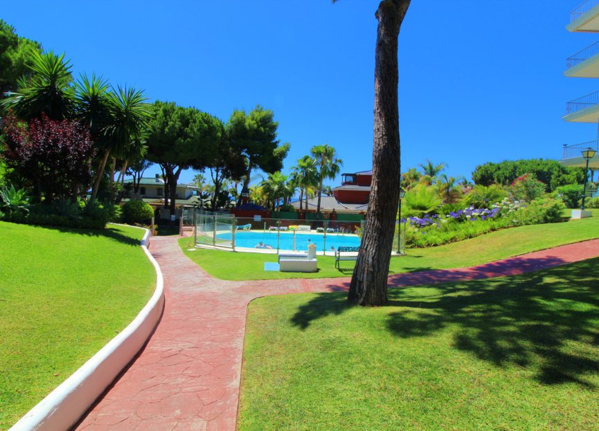 Resale - Apartment - Middle Floor Apartment - Marbella - Puerto Banús