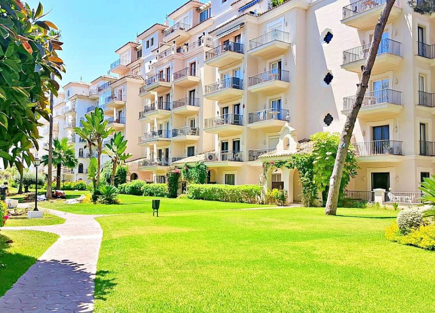 Resale - Apartment - Middle Floor Apartment - Marbella - Puerto Banús