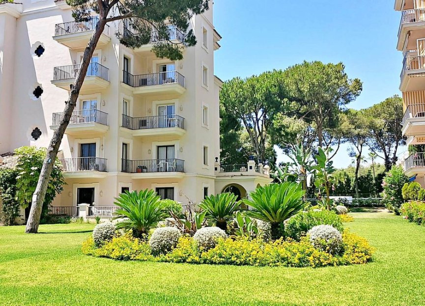 Resale - Apartment - Middle Floor Apartment - Marbella - Puerto Banús