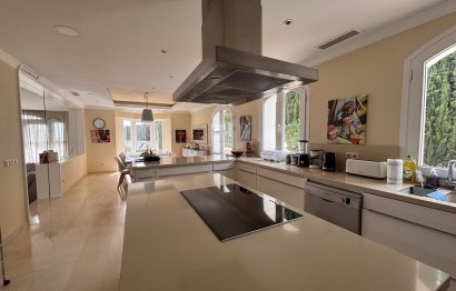 Resale - House - Detached Villa - Estepona - Selwo