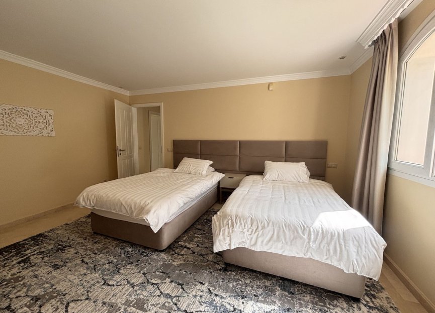 Resale - House - Detached Villa - Estepona - Selwo