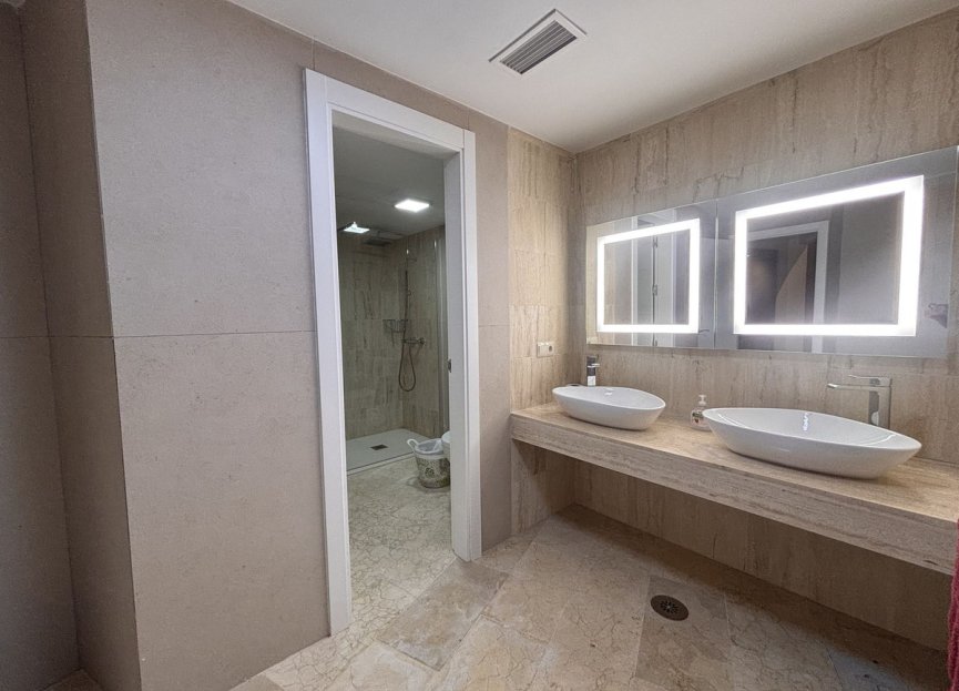 Resale - House - Detached Villa - Estepona - Selwo