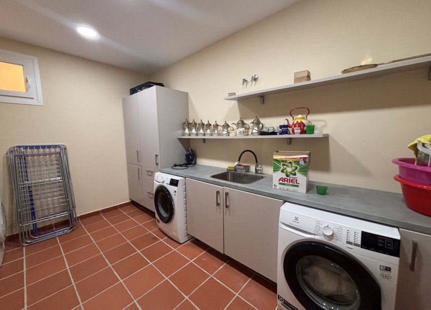 Resale - House - Detached Villa - Estepona - Selwo