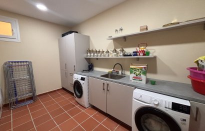 Resale - House - Detached Villa - Estepona - Selwo