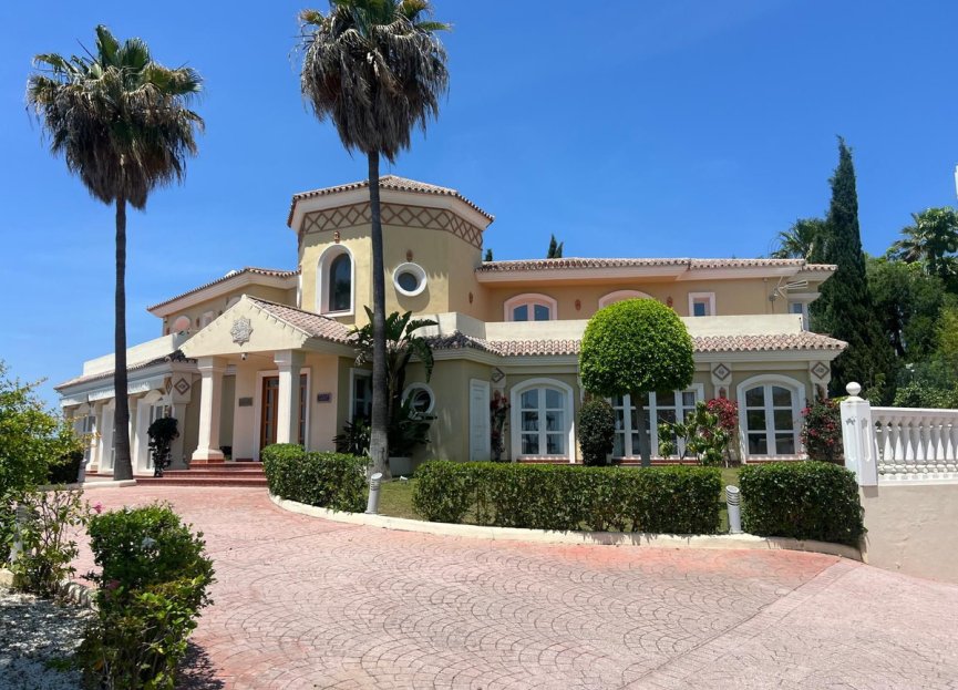 Resale - House - Detached Villa - Estepona - Selwo