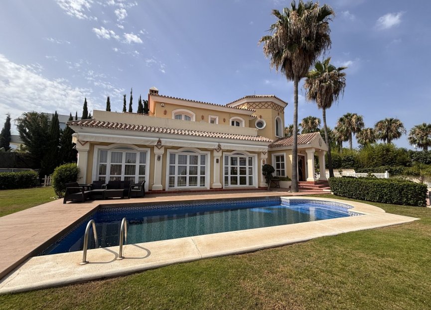 Resale - House - Detached Villa - Estepona - Selwo