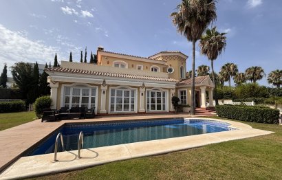 Resale - House - Detached Villa - Estepona - Selwo
