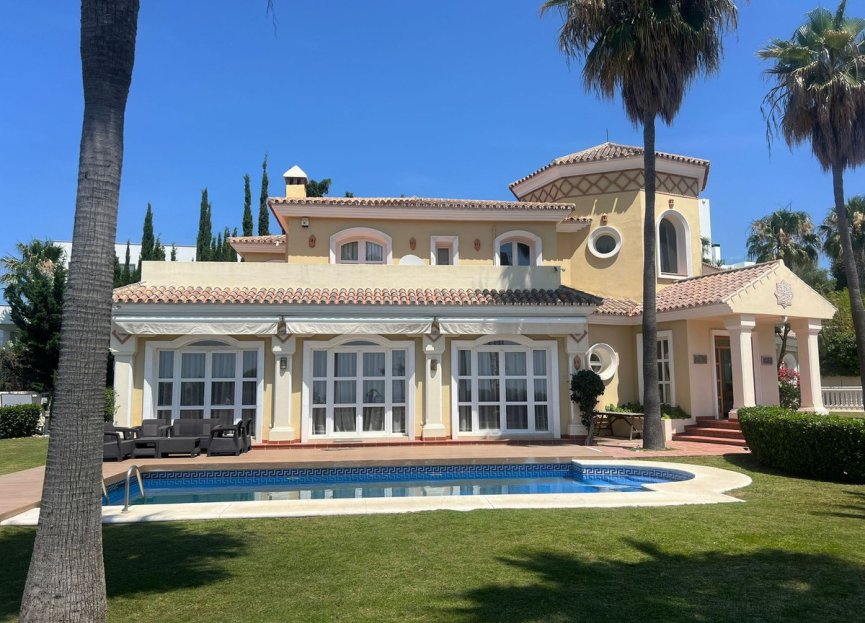 Resale - House - Detached Villa - Estepona - Selwo