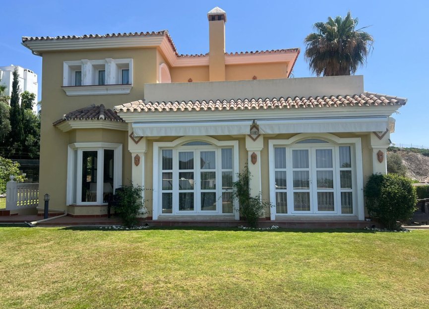 Resale - House - Detached Villa - Estepona - Selwo
