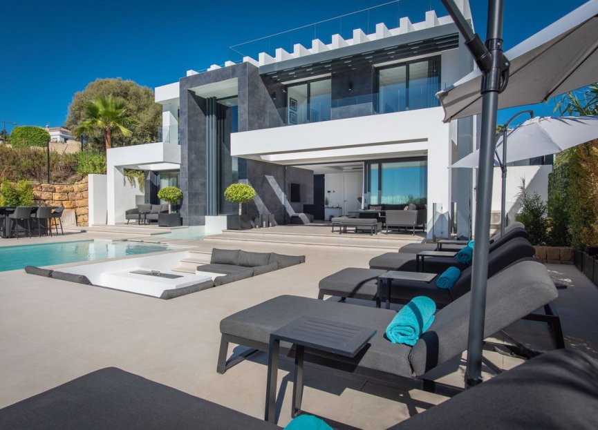 Resale - House - Detached Villa - Estepona - Estepona Centro